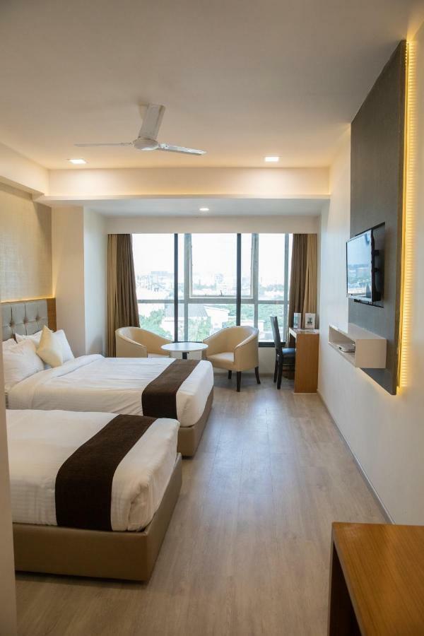 Hotel Grace Galaxy Bombaj Exteriér fotografie