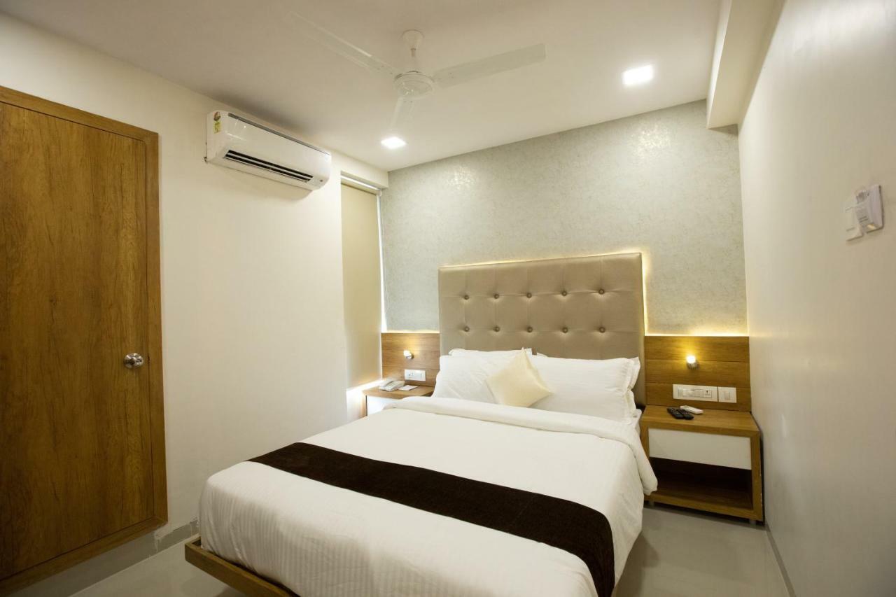 Hotel Grace Galaxy Bombaj Exteriér fotografie